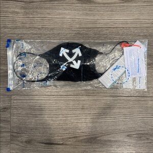 OFF-WHITE Arrow Simple Logo Black And White Mask Size Large/Extra Large